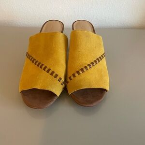 🌸 Yellow Suede Slide Sandals